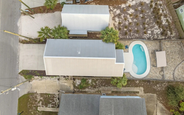 Spacious 4-bed, 3-bath Beach House Sleeps 12 for the Perfect Getaway