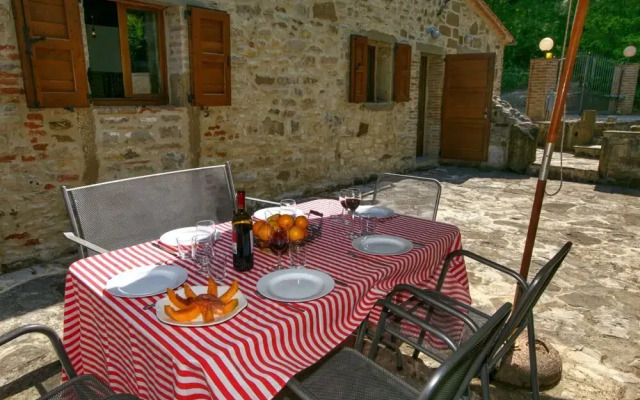 Holiday House Overlooking Lake Near Tuscany