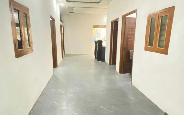 Oyo 806870 Hotel Mahima