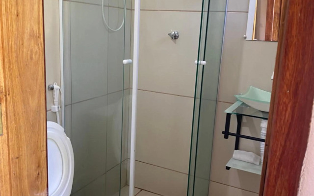 Casa de mãe aconchegante com piscina próximo à praia