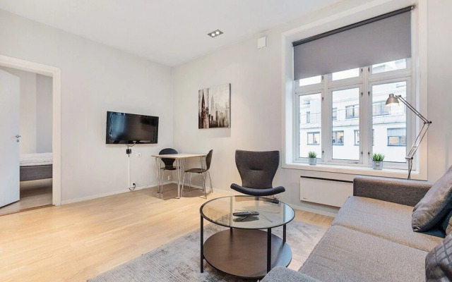 Newly Redecorated 1 Bedroom