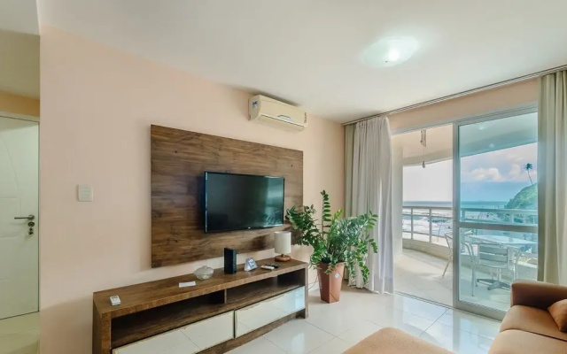 Apt w/ Balcony & View, Steps From the sea Opr0303