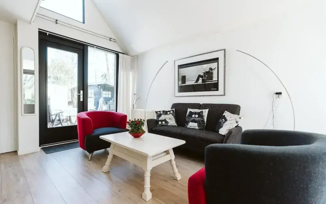 Bungalow on Holiday Park De Klepperstee Ouddorp