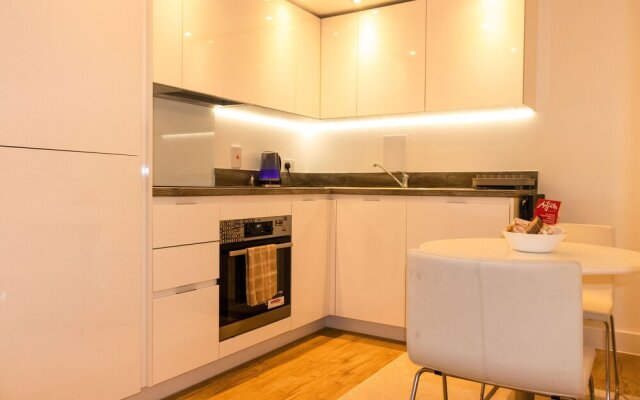 Livestay - 1bed Apt Private Building Free Parking