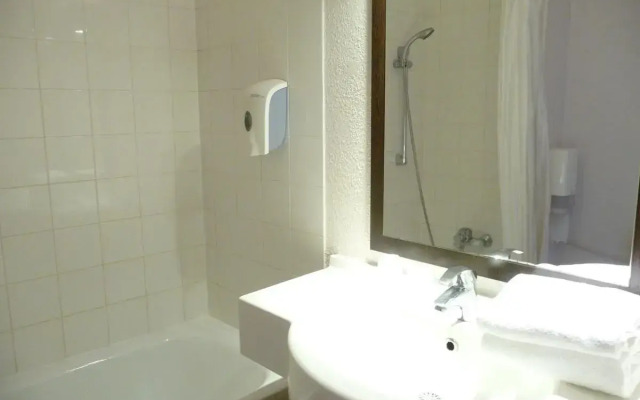 hotelF1 Igny Massy TGV