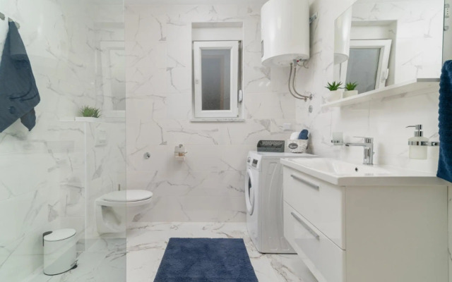 Lux 3 - Heated Pool - A5