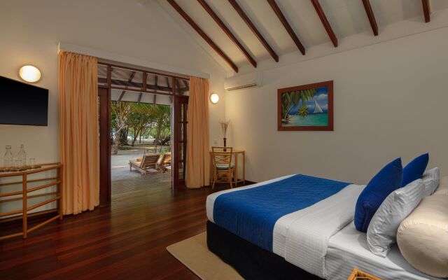 Adaaran Select Meedhupparu & Prestige Water Villas Maldives