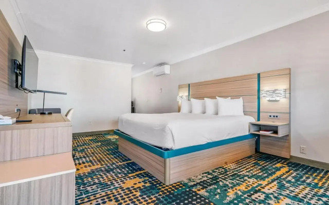 Pacific Shores Inn
