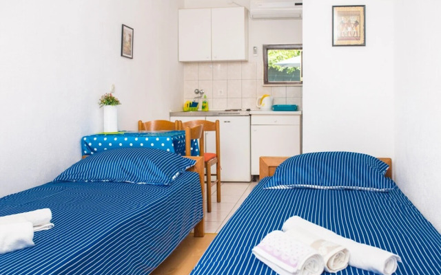 Apartments Bratus