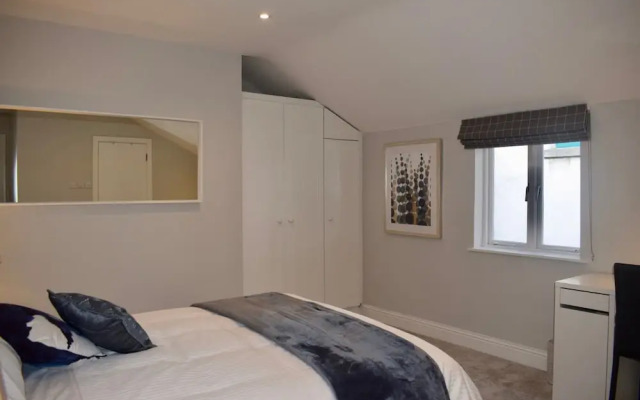 Modern 3 Bedroom Penthouse in Templebar