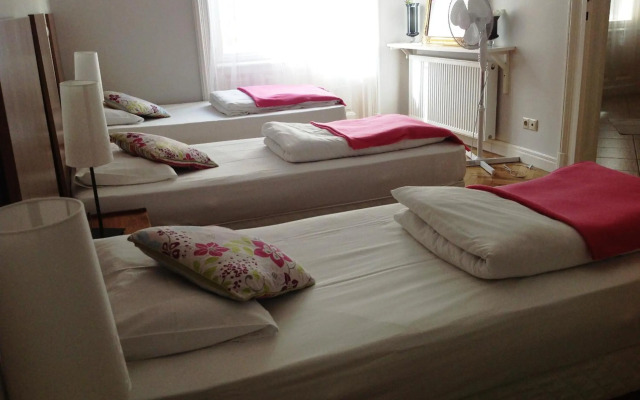 Victoria's Rooms 3 Bedroom & 3 Bathroom