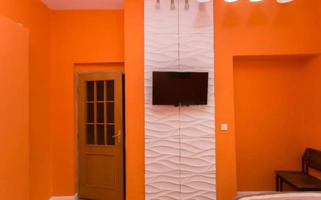 Top Center Apartment 4