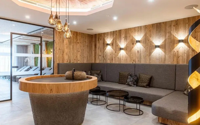 Modern Holiday Apartment With Balcony
