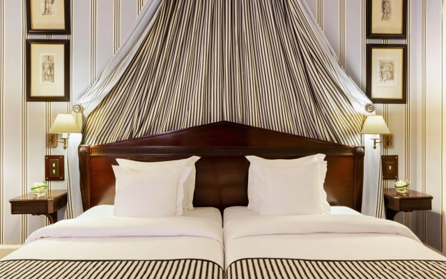 Le Dokhan’s Paris Arc de Triomphe, a Tribute Portfolio Hotel