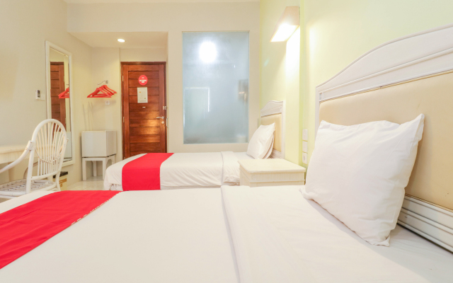 The Sunrise by OYO Rooms