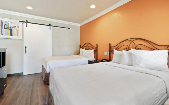 Le Blanc Inn & Suites