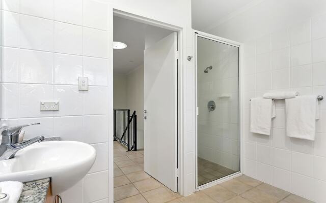 Palm Cove Retreat