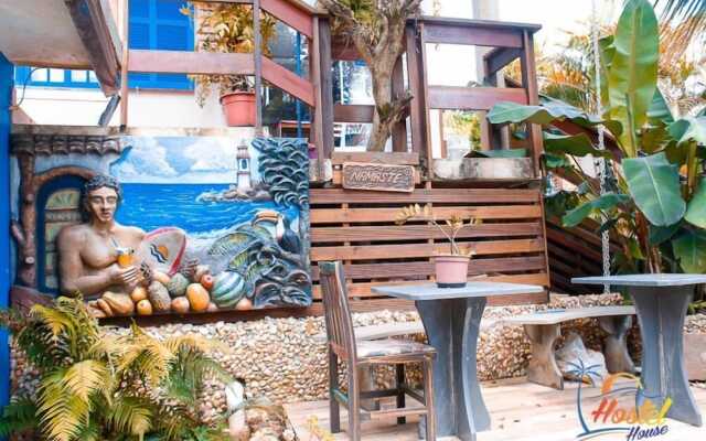 Hostel House Santinho