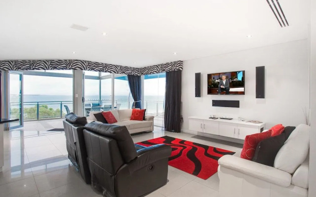 Spinnakers Apartments