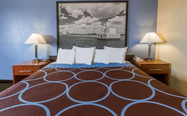 Super 8 by Wyndham Janesville