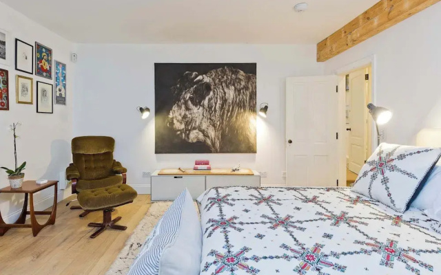Gorgeous & Grand 5 Bed House, Holland Park