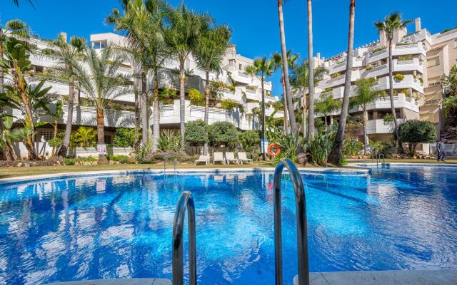 FA - Fabulous Apartment with in and outdoor Pool