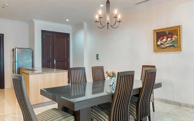 Spacious And Modern Look 3Br Bellezza Apartment