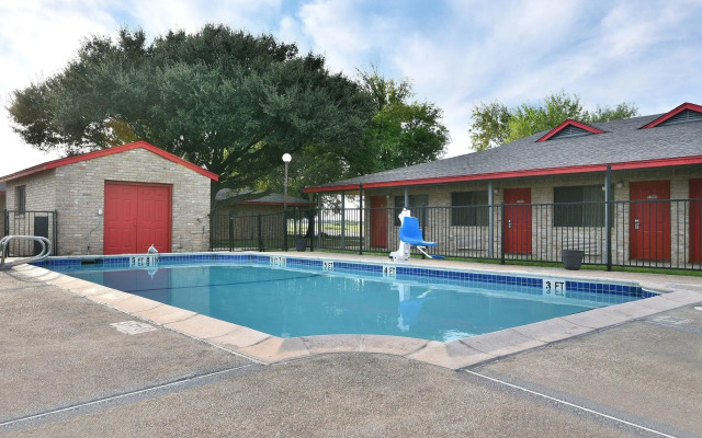 Americas Best Value Inn Lockhart