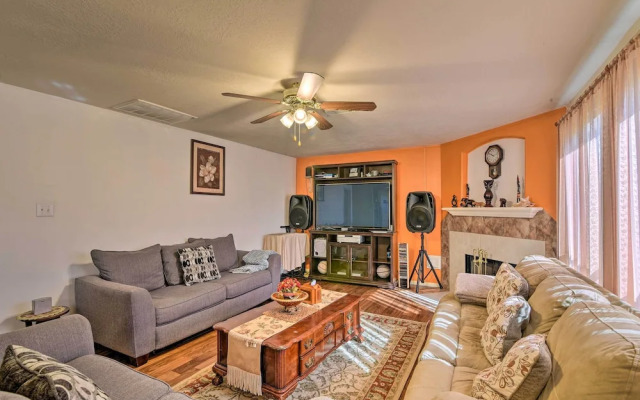 Family-friendly Home ~ 12 Mi to Space Center!