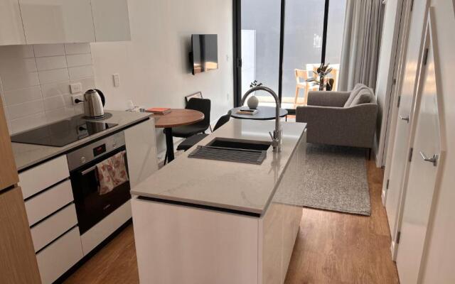 Stylish 2 bedrooms townhouse in Central