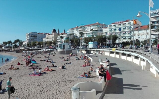 Apartment With one Bedroom in Saint-raphaël, With Enclosed Garden - 10