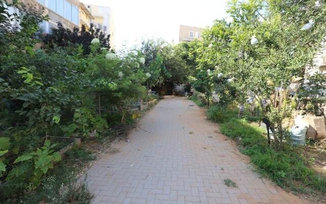 Beautiful Garden Apartment