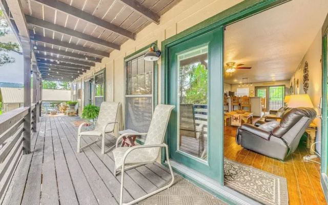 Condo Near Midtown Ruidoso w/ Furnished Deck!