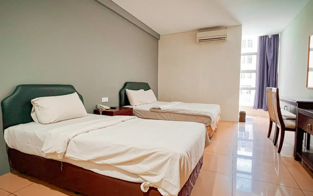 OYO 43955 N9 Business Hotel
