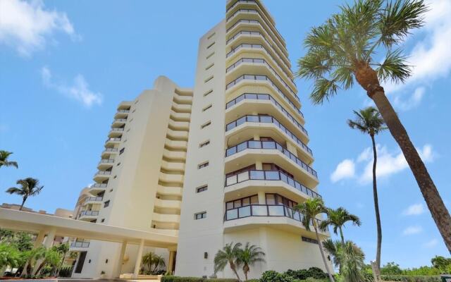 Cozy Beachfront Getaway With Pool and spa