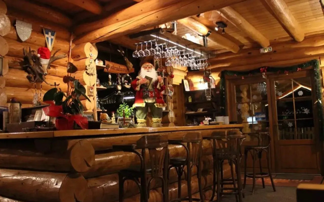 Sfendamos Wood Village