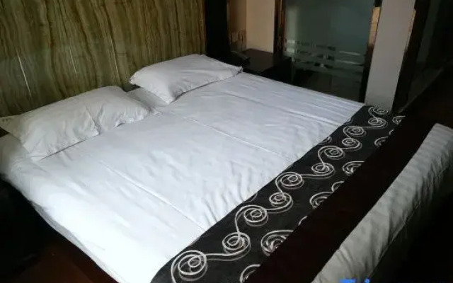 Ruiquanju Business Hotel (Qiqihar First Hospital Longsha Park Branch)