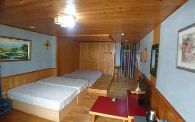 Sunshine Bed and Res