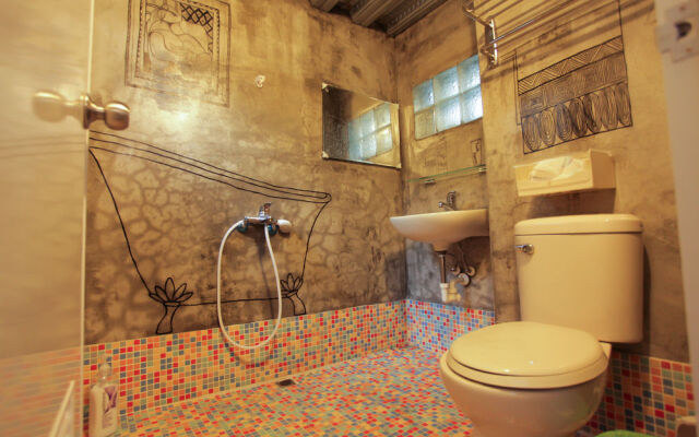 Wave Elephant Backpacker Hostel