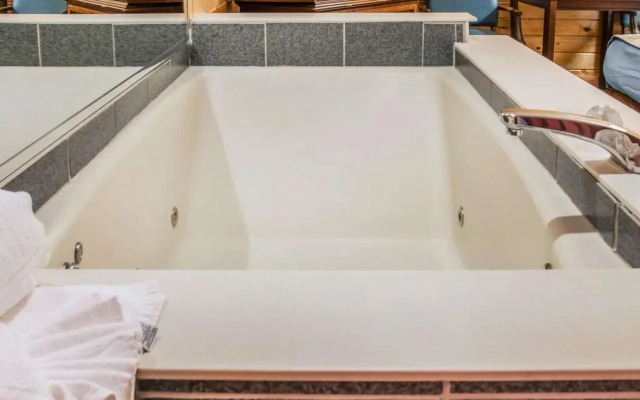 Econo Lodge Mackinaw City