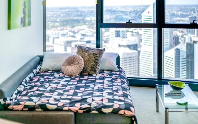 Lvl 59 Skytower Amazing Views CBD Wifi Carpark by Stylish Stays – Guest Rooms – Brisbane
