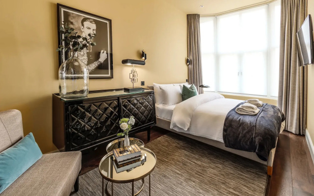 The Knaresborough by Aura Collection
