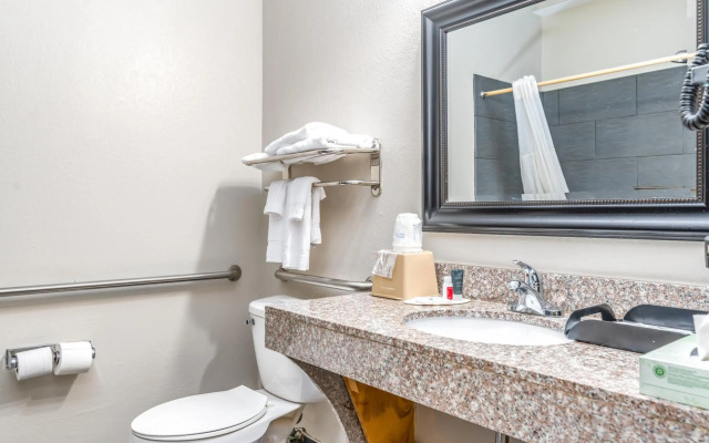 Days Inn & Suites by Wyndham Prattville-Montgomery