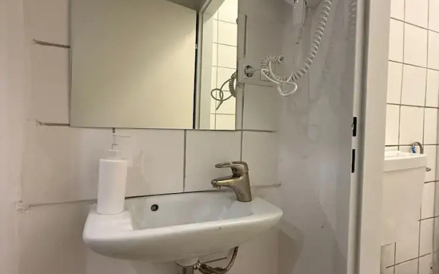 Comfy 2BR Apt Westbahnhof Area