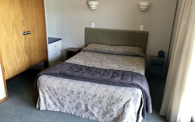 Teal Motor Lodge