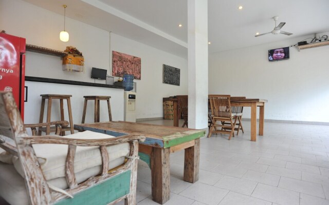 Airy Seminyak Kerobokan Tegal Cupek Gang Karna Bali
