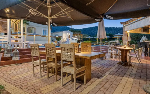 Nikos Apartments