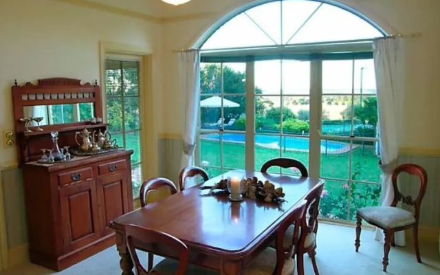 Pericoe Retreat Bed & Breakfast