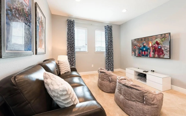 7412 MA - Stylish Home Near Parks