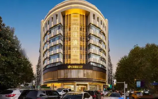 Yunfei Hotel (Danyang Babaiban Chenghe Road)